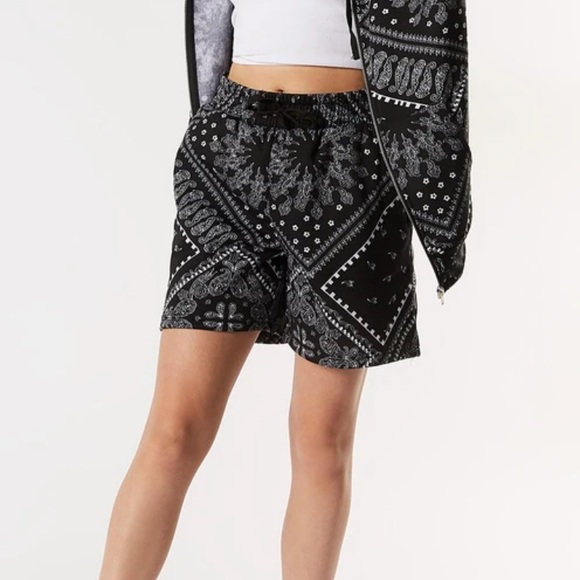 NWT paisley print biker short - Picture 2 of 8